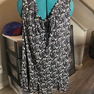 Black Light Blue White  Floral AVENUE Sleeveless Ruffle Trim Top Size 22/24